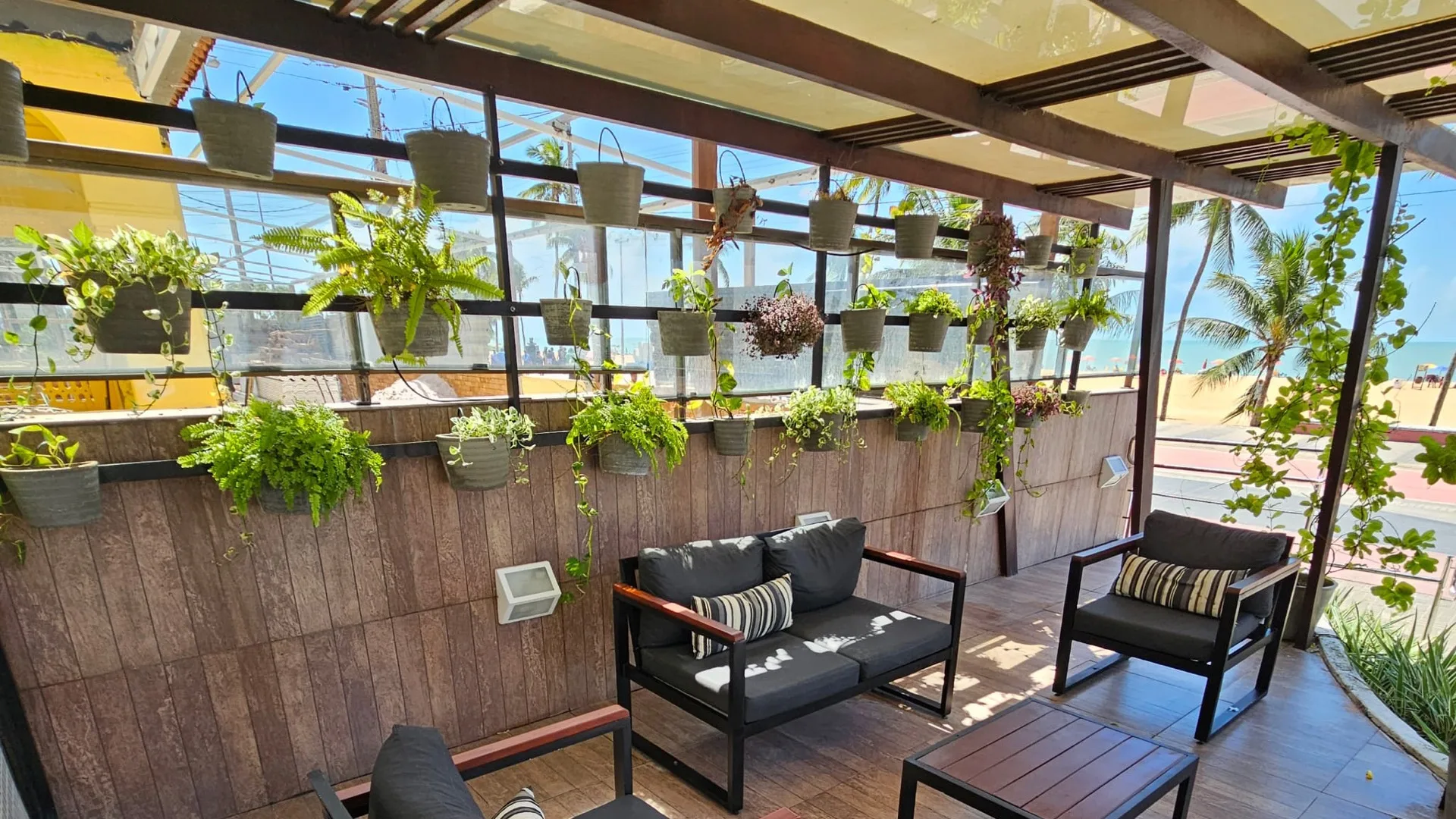 Equipe de jardinagem e áreas verdes da Doutores